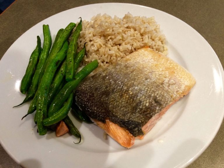 Read more about the article Salmon with Thyme and Lemon