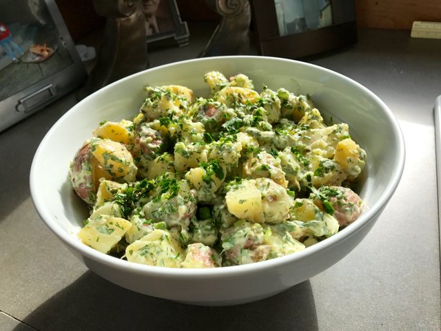 You are currently viewing Creamy Potato Salad with Lemon and Fresh Herbs